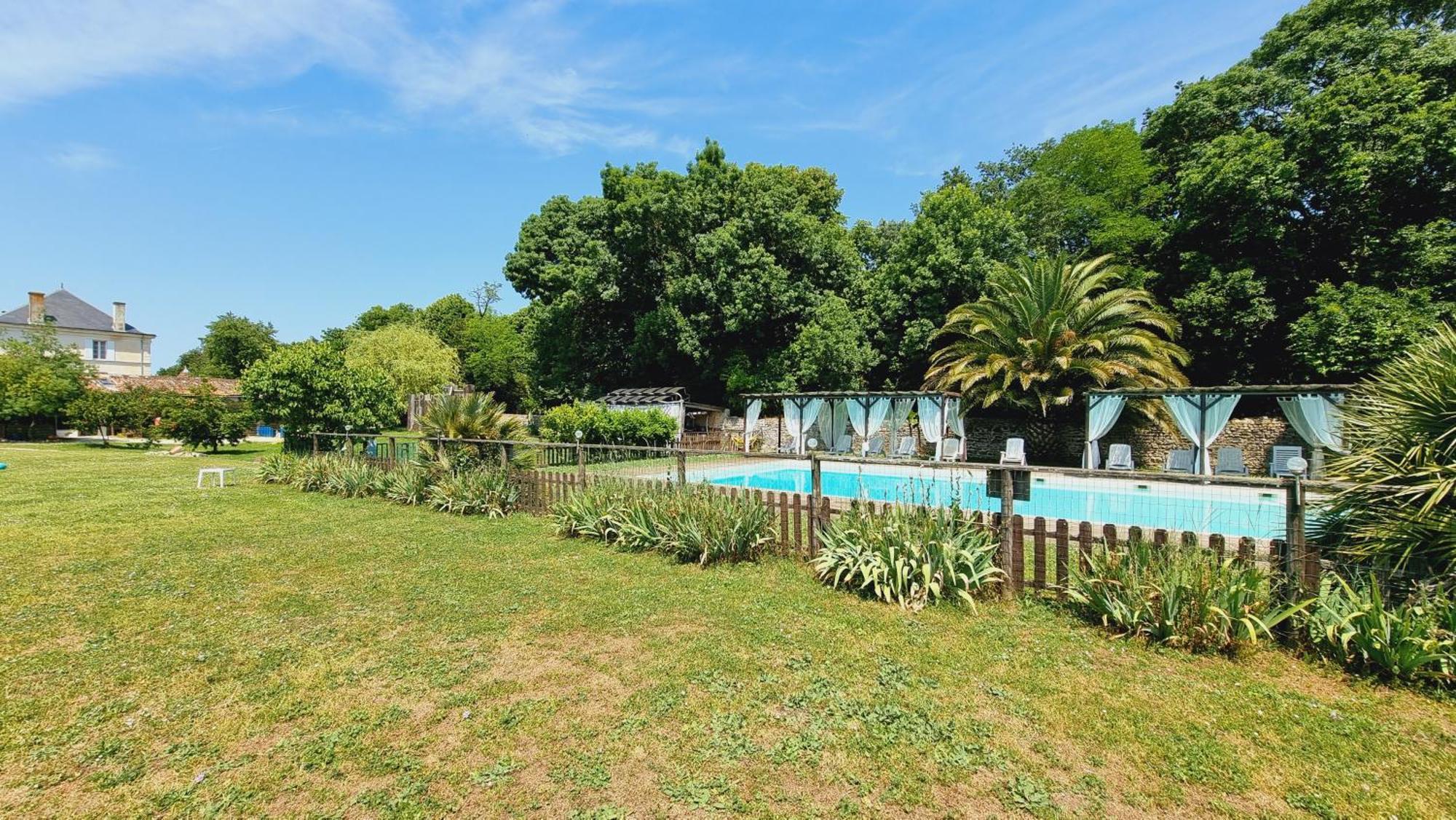 Domaine de Rochebonne Villa Saint-Just-Luzac Buitenkant foto