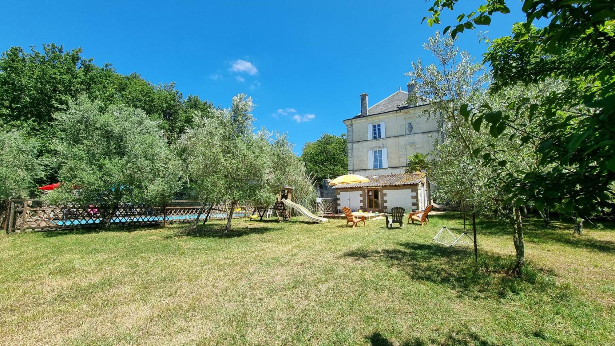Domaine de Rochebonne Villa Saint-Just-Luzac Buitenkant foto
