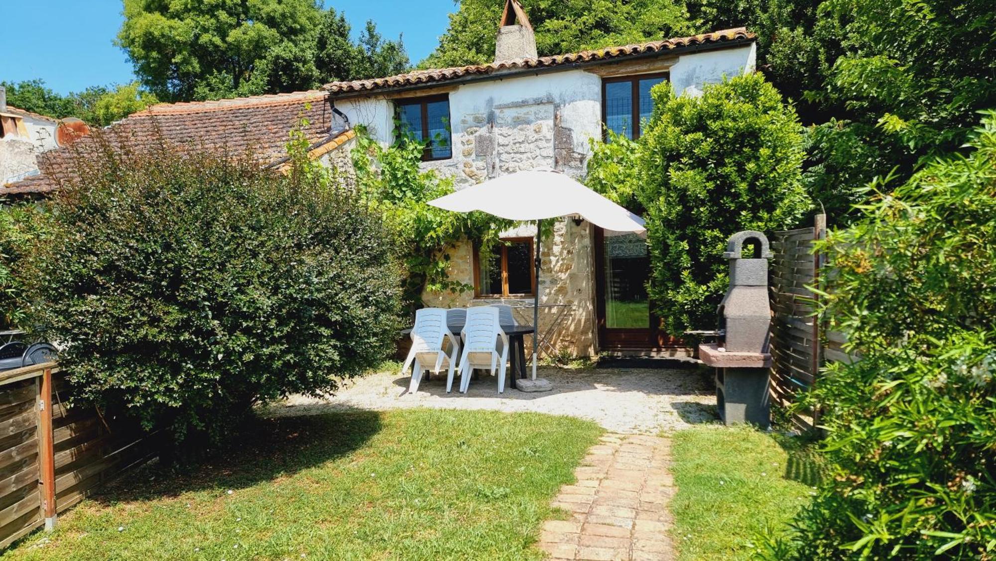 Domaine de Rochebonne Villa Saint-Just-Luzac Buitenkant foto
